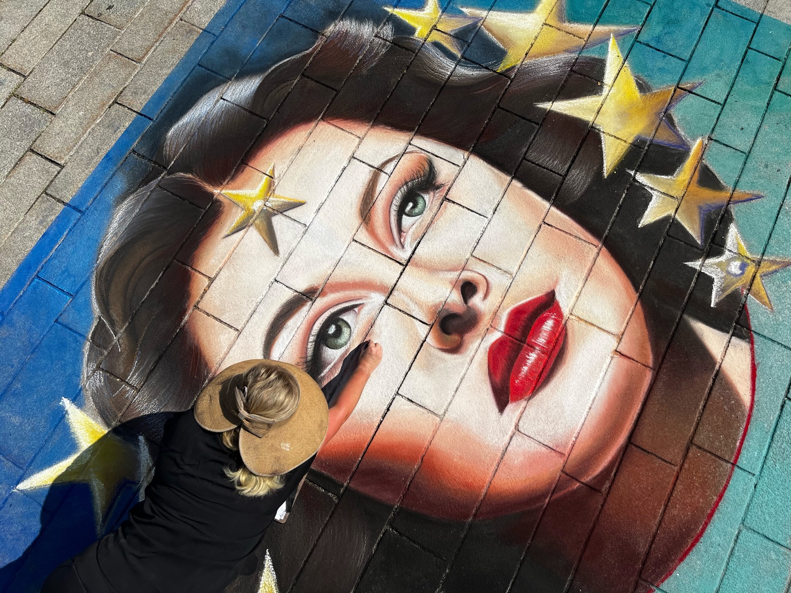 Street art piece by Jessi Queen